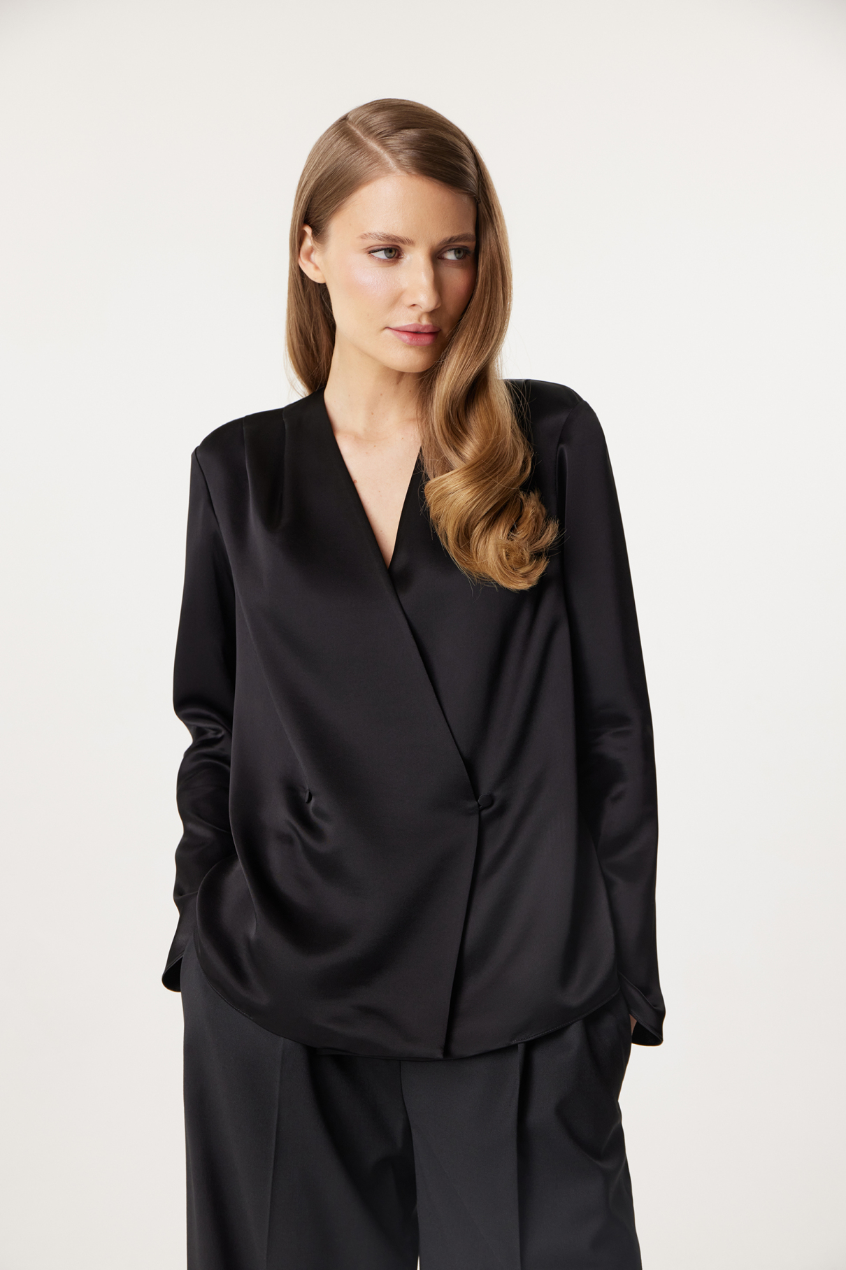 Блузка Venera , черный, арт. FR24SS1BL40FLW530BL купить в интернет-магазине Блузка Venera , черный, арт. FR24SS1BL40FLW530BL купить в интернет-магазине