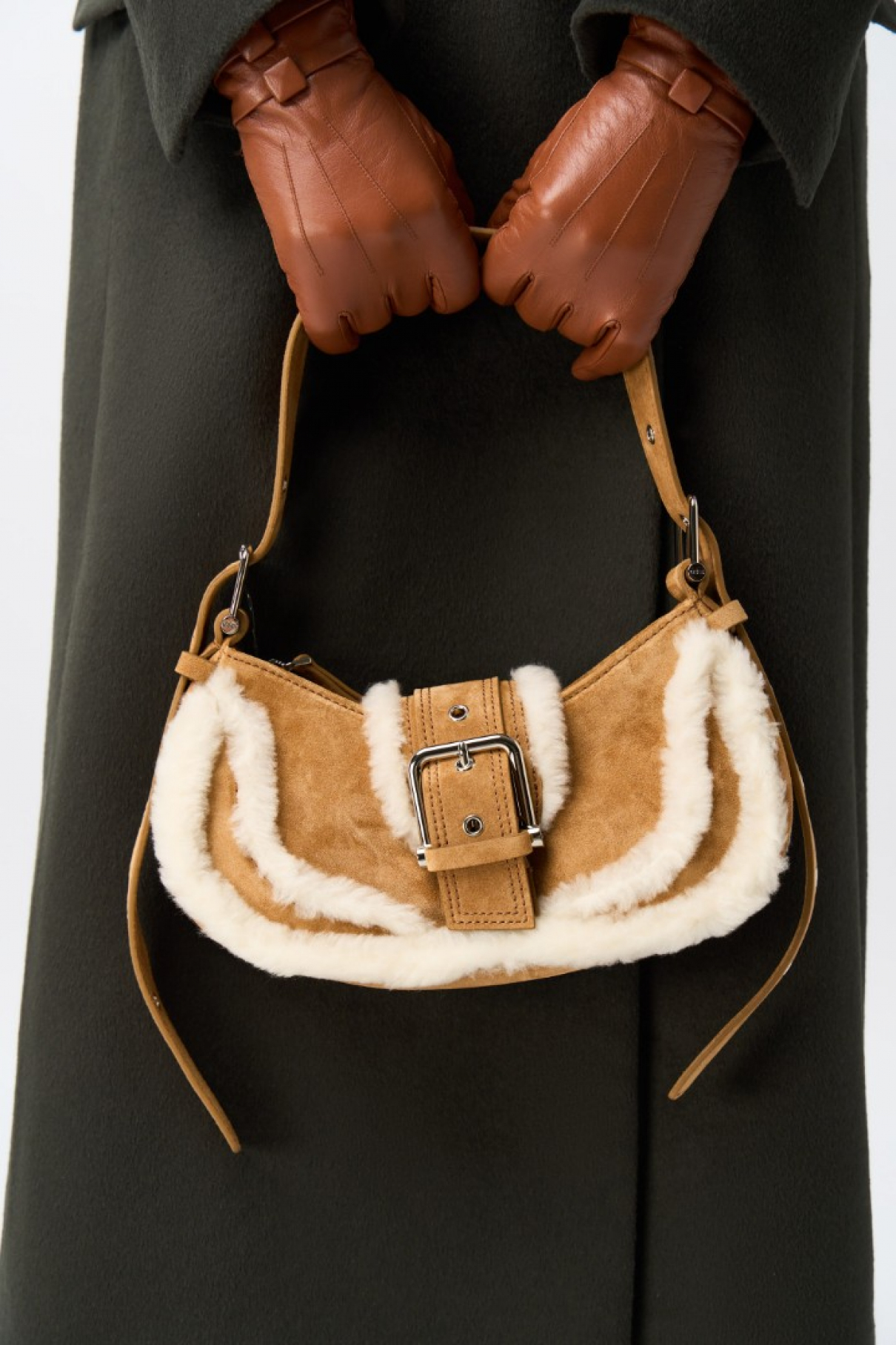Сумка HOBO BROCLE FUR , бежевый, арт. 24FWB05002230 купить в интернет-магазине Сумка HOBO BROCLE FUR , бежевый, арт. 24FWB05002230 купить в интернет-магазине