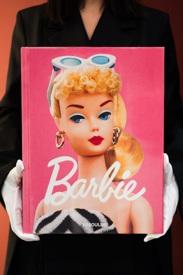 Книга ASSOULINE Barbie