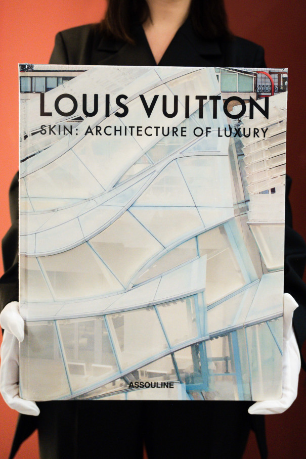 Книга ASSOULINE Louis Vuitton Skin: The Architecture of Luxury (Seoul Edition)