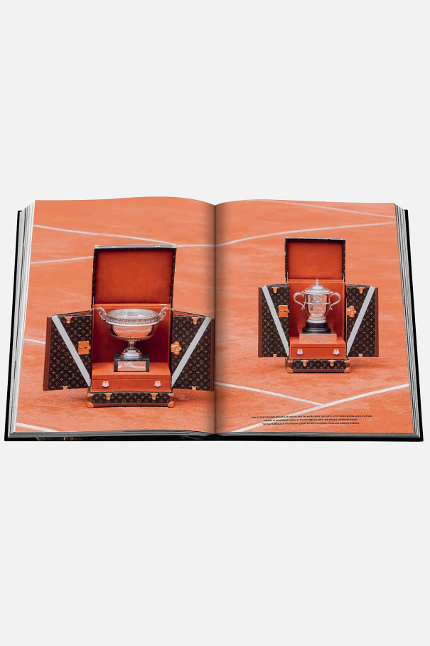 Книгa Assouline Louis Vuitton: Trophy Trunks