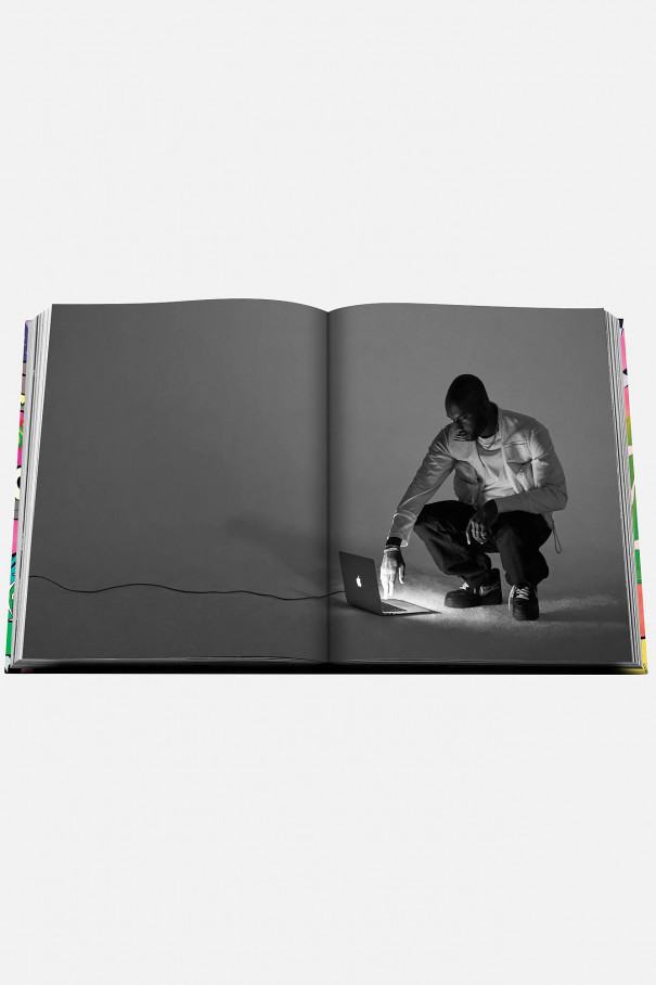 Книга ASSOULINE Louis Vuitton: Virgil Abloh (Classic Cartoon Cover)